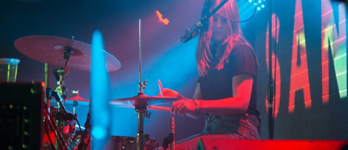 music-woman-female-concert-color-musician-1388194-pxhere.com