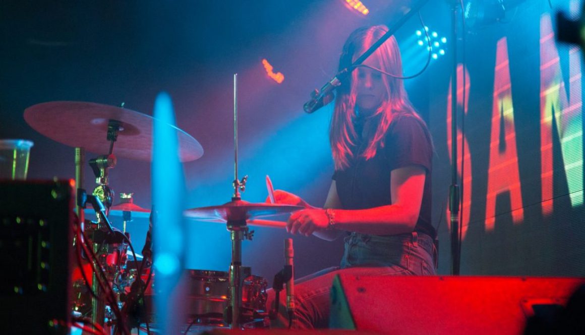 music-woman-female-concert-color-musician-1388194-pxhere.com